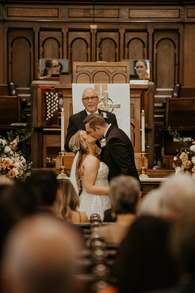 Wedding ceremony at Indianapolis Medthodist Church
