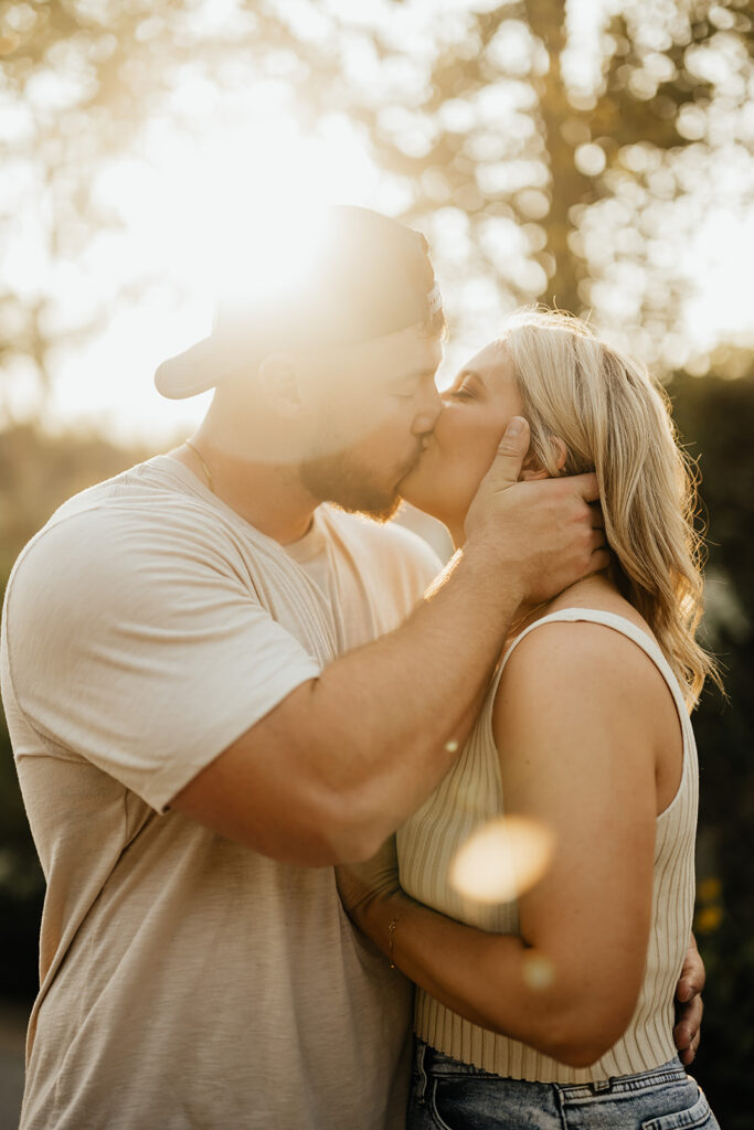 couple kissing engagement photoshoot 