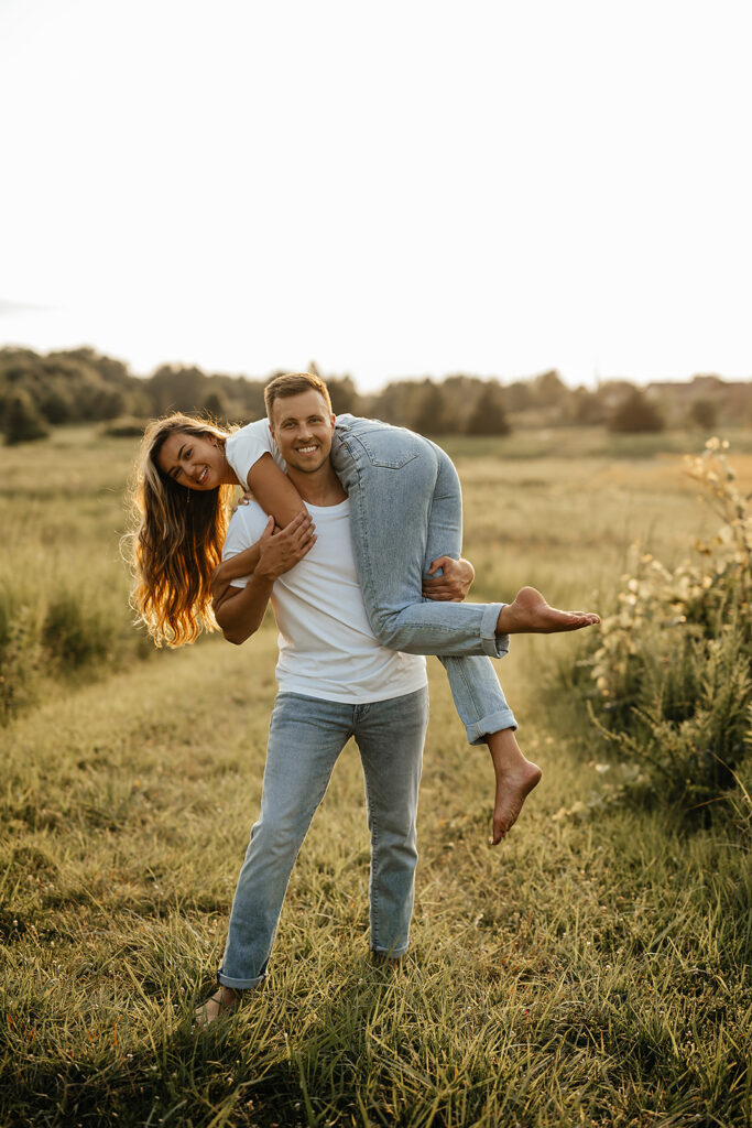 versatile outfits white top and jeans for engagement session