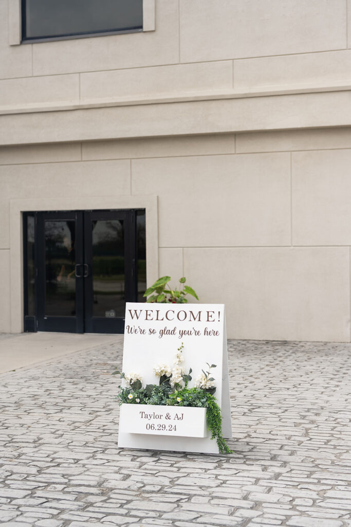 Welcome wedding sign