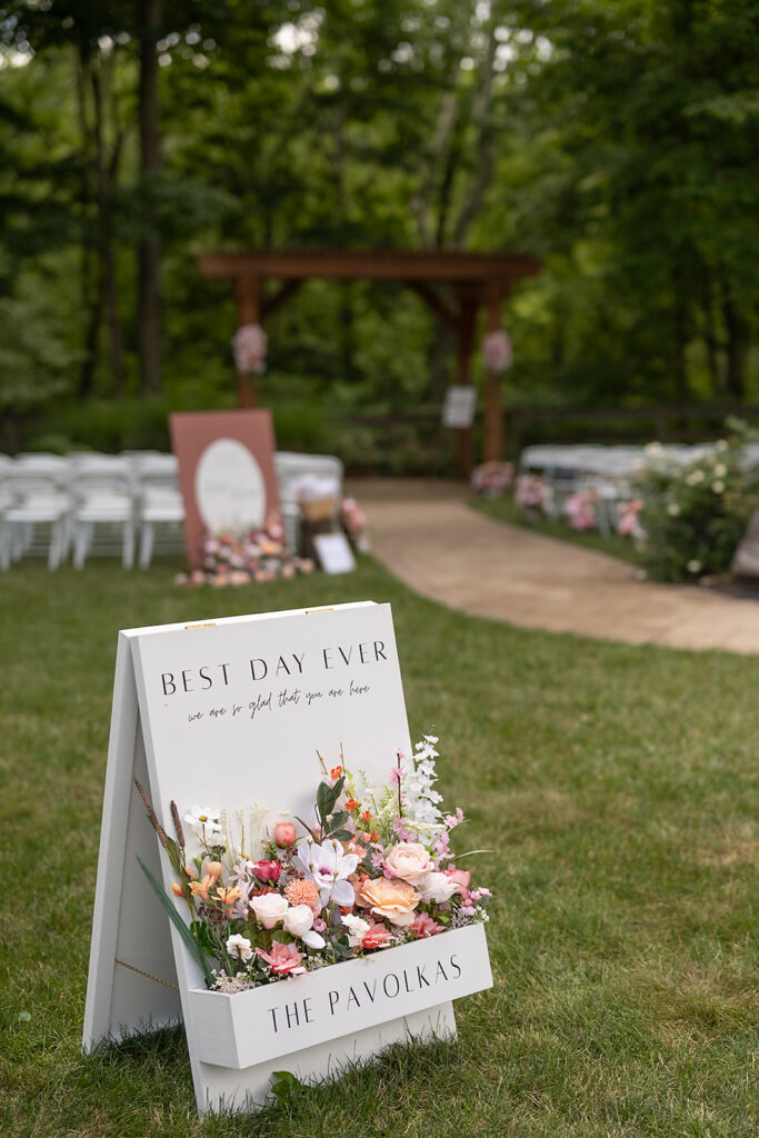 An outdoor Stone Creek Lodge wedding ceremony in Crawfordsville, Indiana