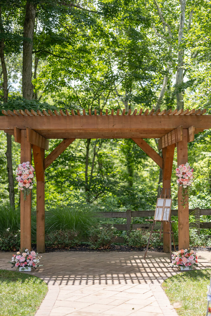 An outdoor Stone Creek Lodge wedding ceremony in Crawfordsville, Indiana