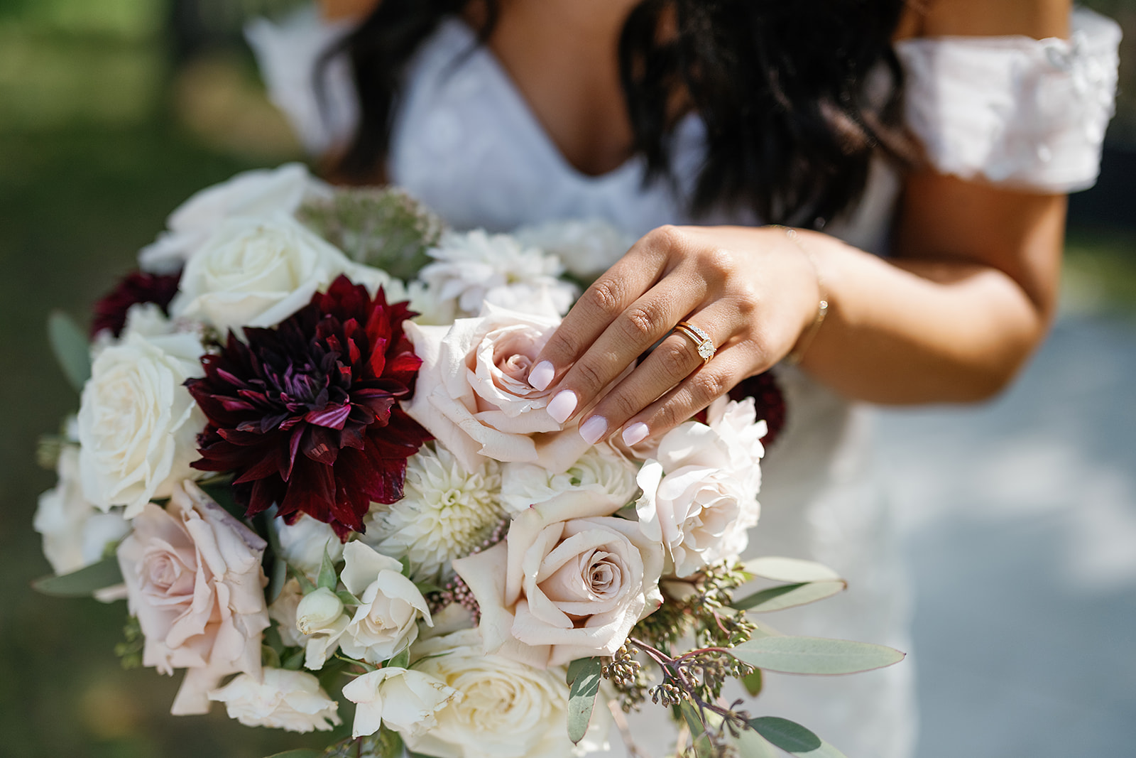 Bride holding onto her fall wedding bouquet