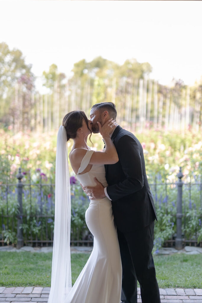 Bride and groom kissing during their Artisan Acres Estate wedding venue on The Vernada