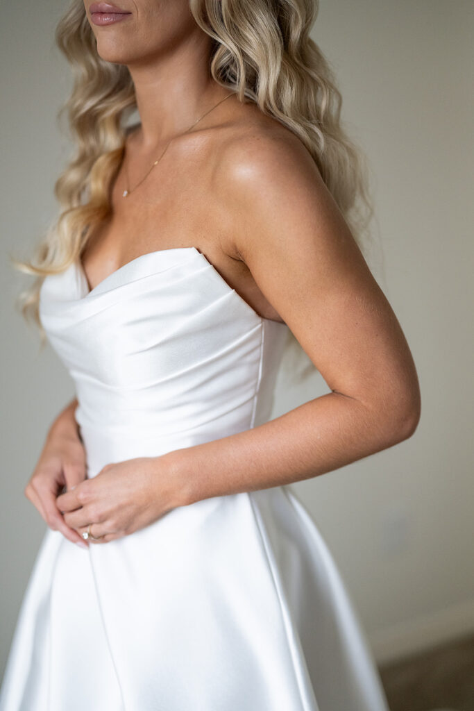 Indoor bridal portraits from a chic Fort Wayne, Indiana wedding