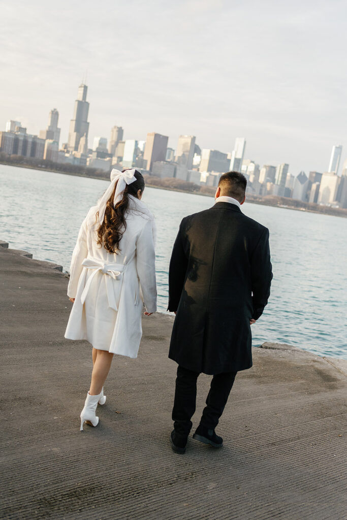 Couple admiring the Chicago skyline from Alder Planetarium 