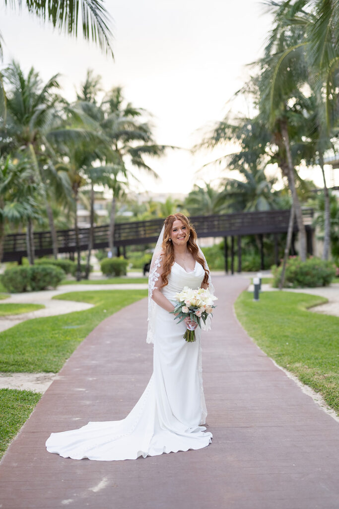 Outdoor bridal portraits in Cancun